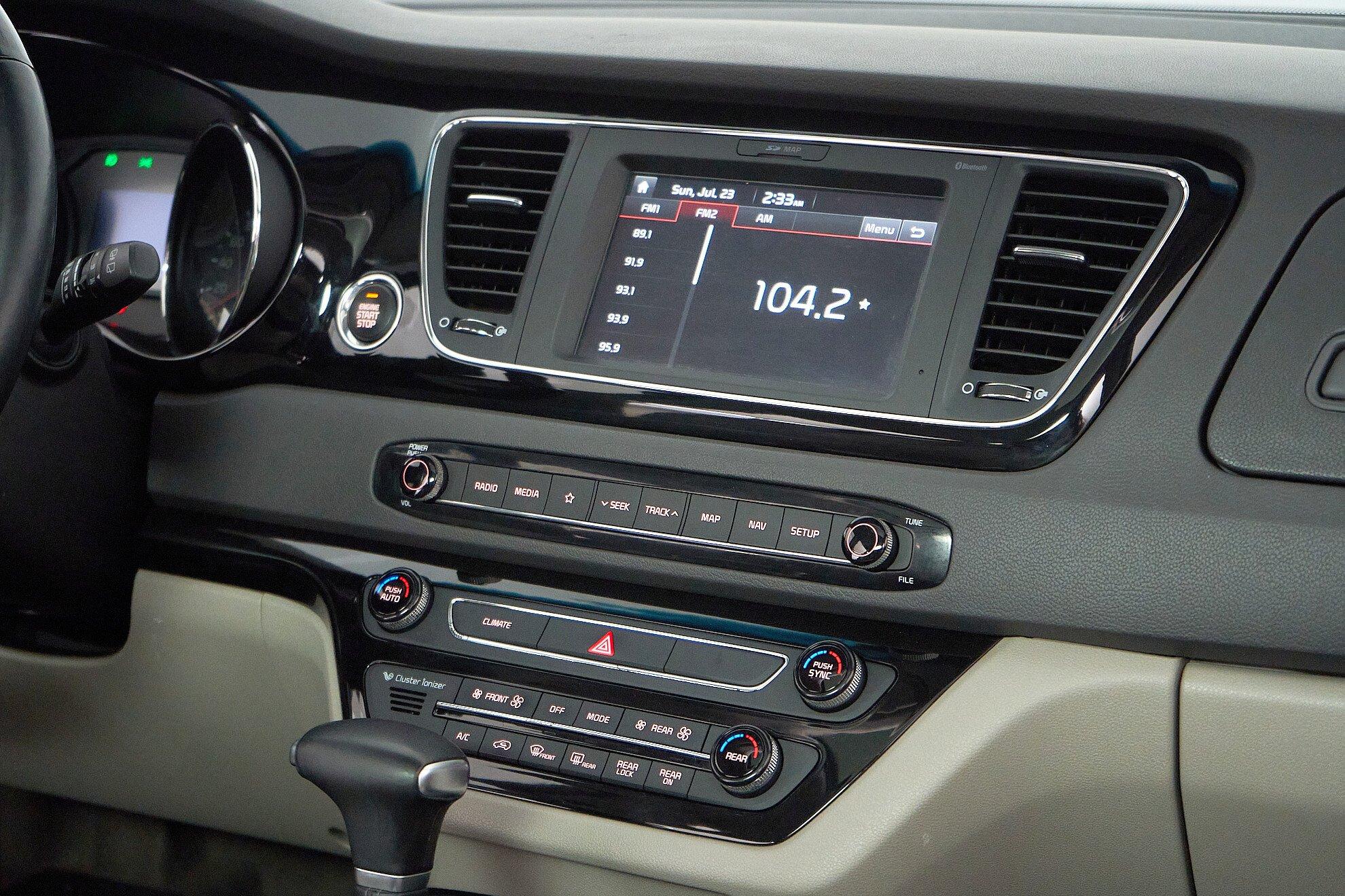 Kia Carnival 2018, серый