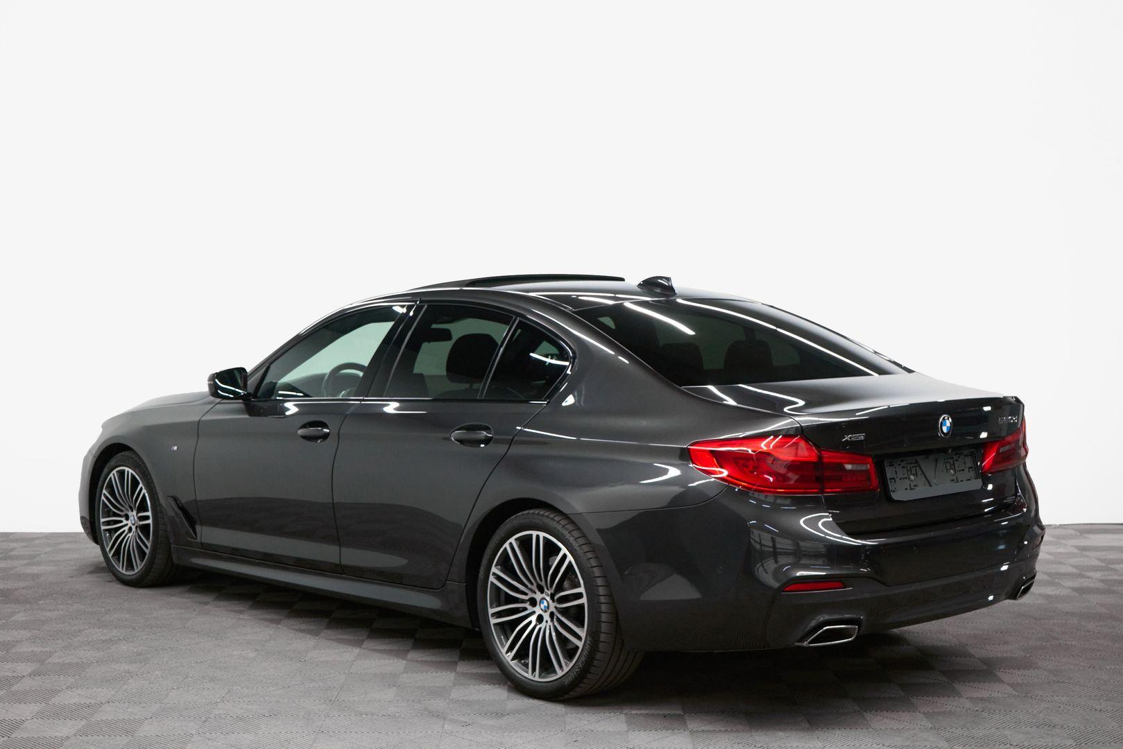 BMW 5 серии 2020, серый