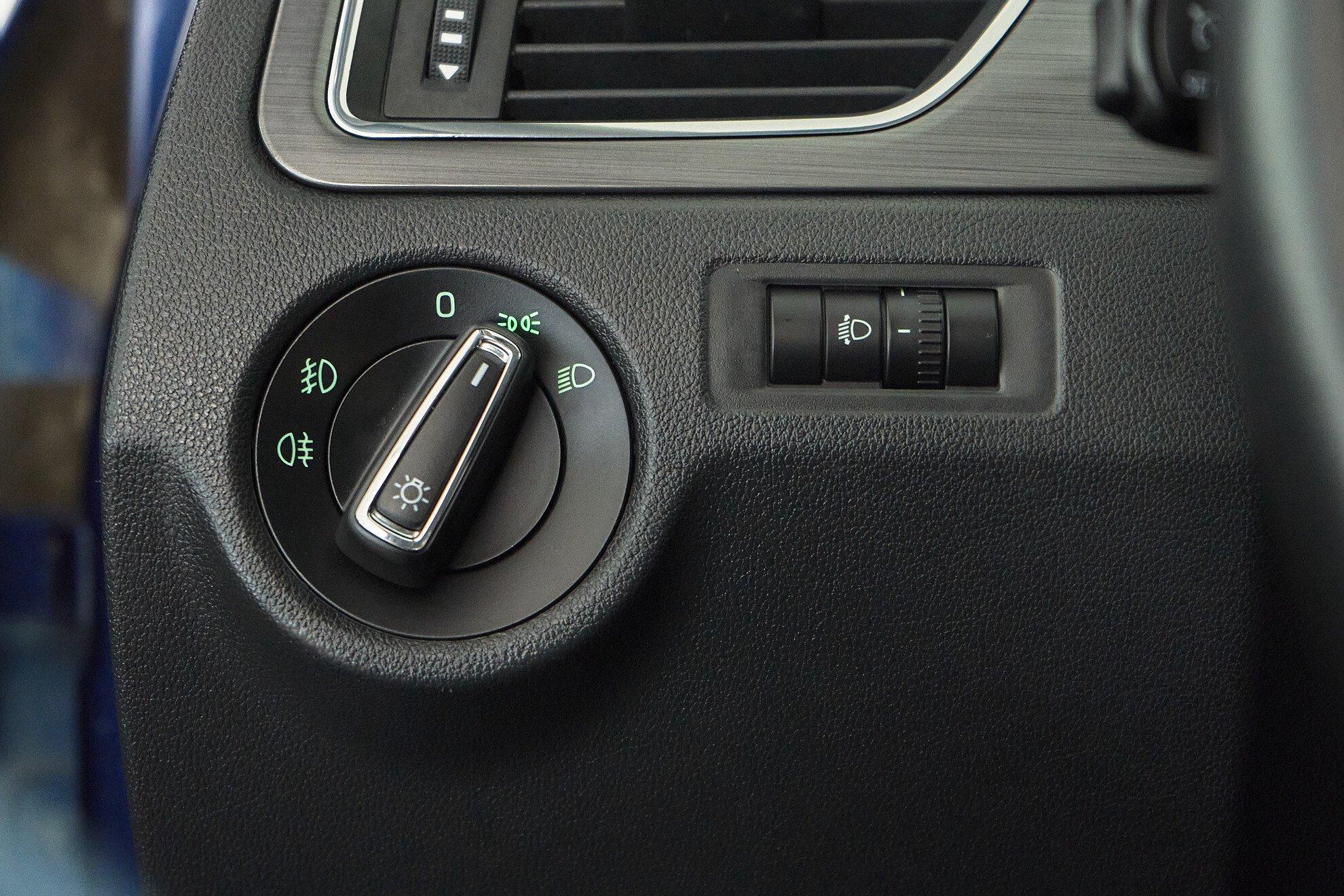 Skoda Rapid 2018, синий