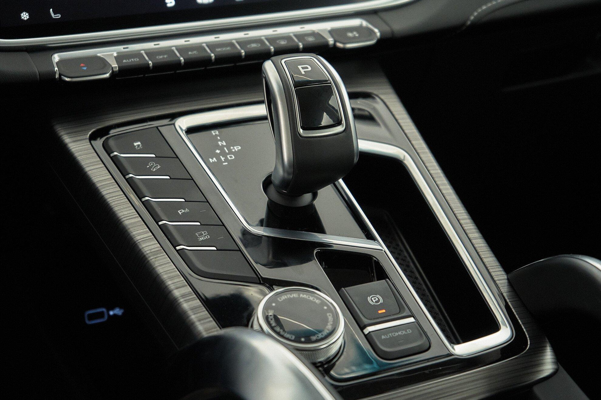 Geely Atlas Pro 2024, черный