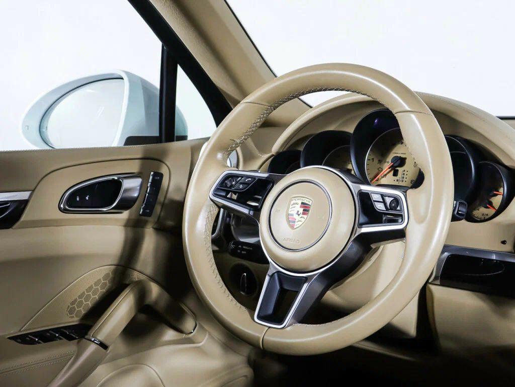 Porsche Cayenne 2018, белый