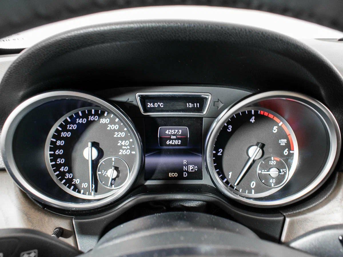 Mercedes-Benz M-Класс 2013, коричневый