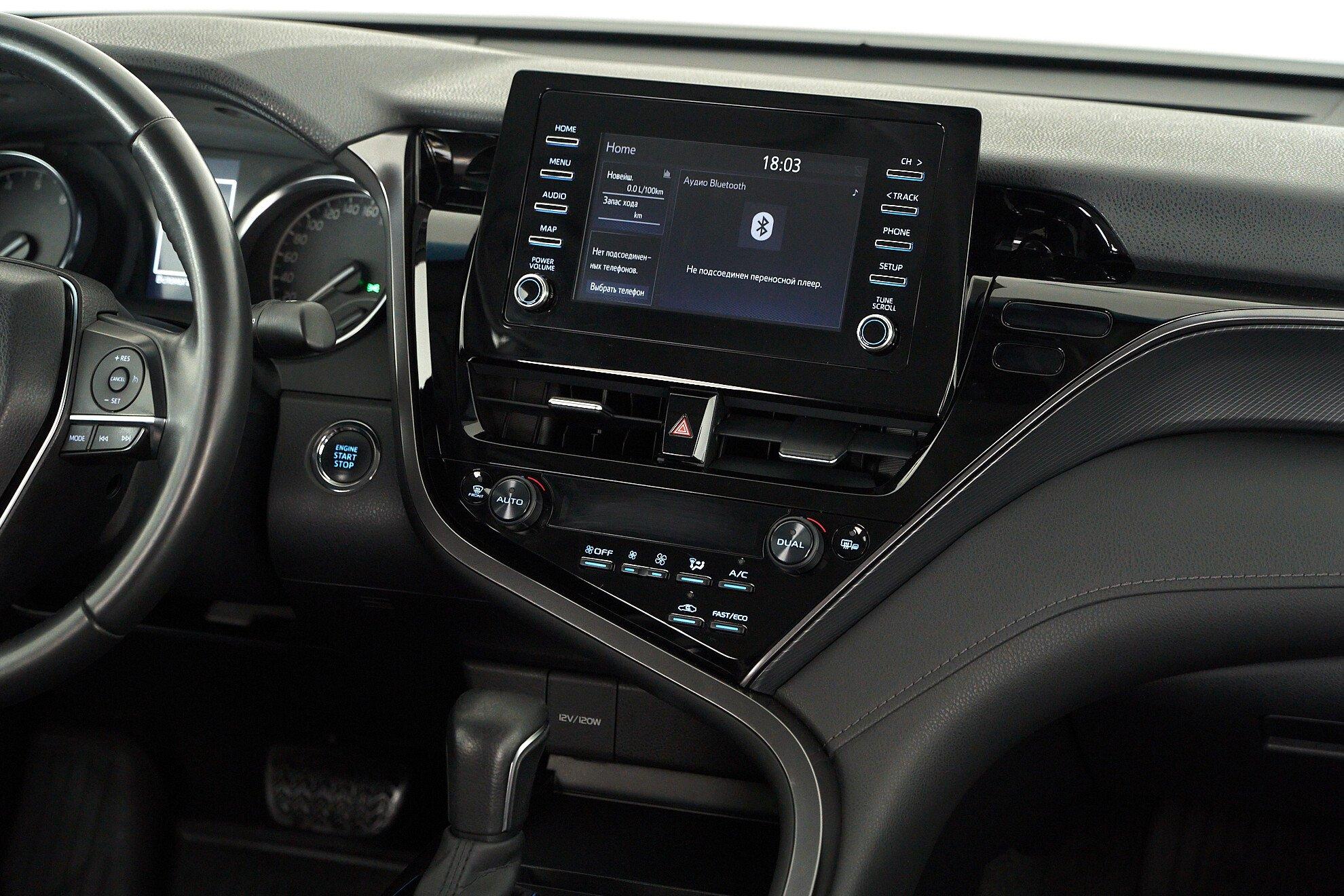 Toyota Camry 2022, черный