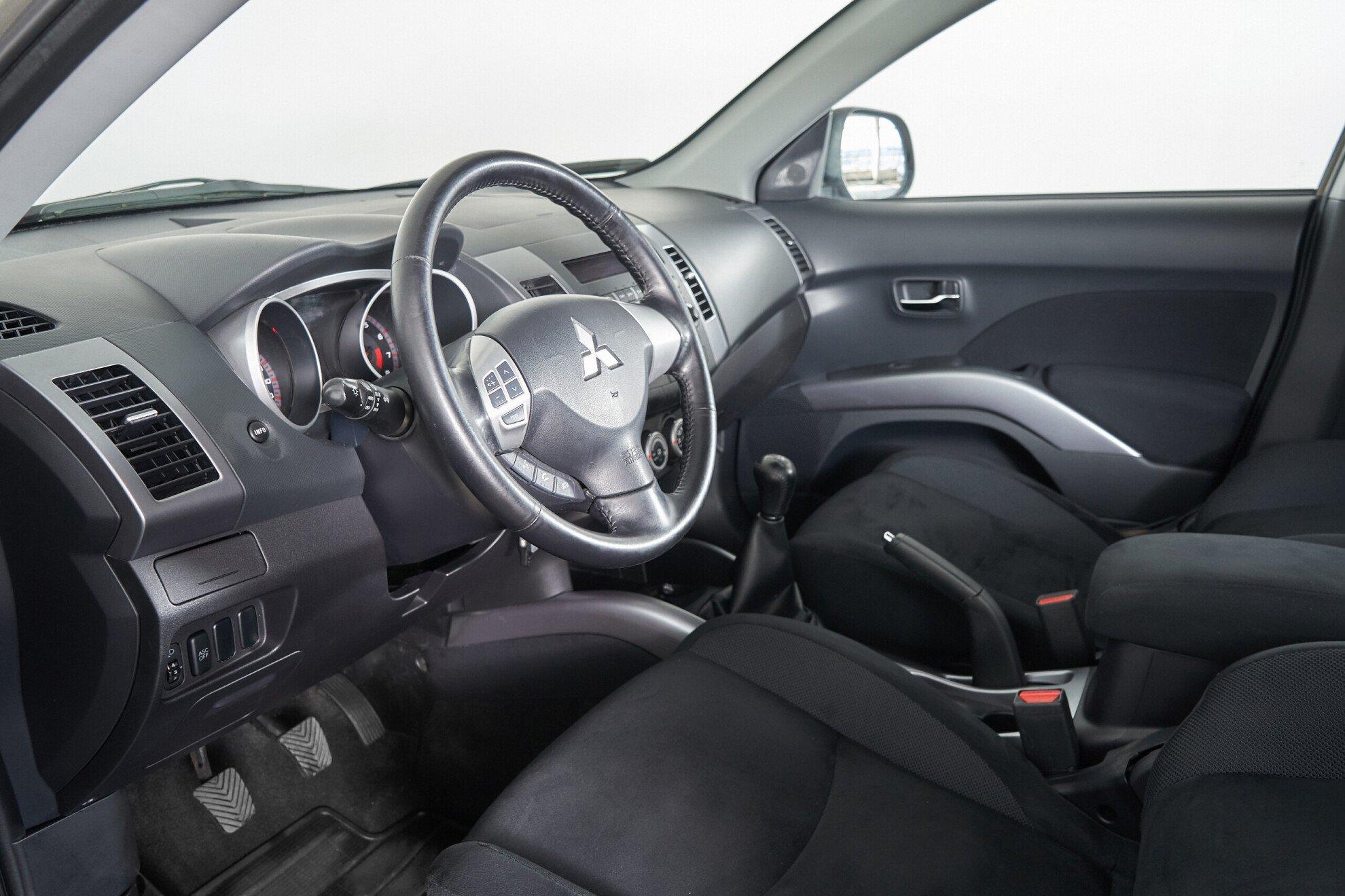 Mitsubishi Outlander 2008, бежевый