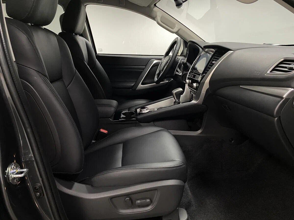 Mitsubishi Pajero Sport 2021, серый