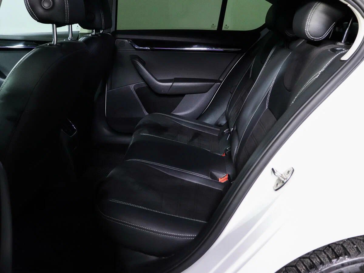 Skoda Octavia 2018, белый