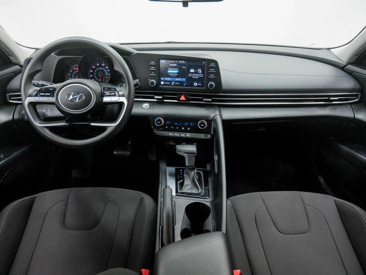 Hyundai Elantra 2022, черный