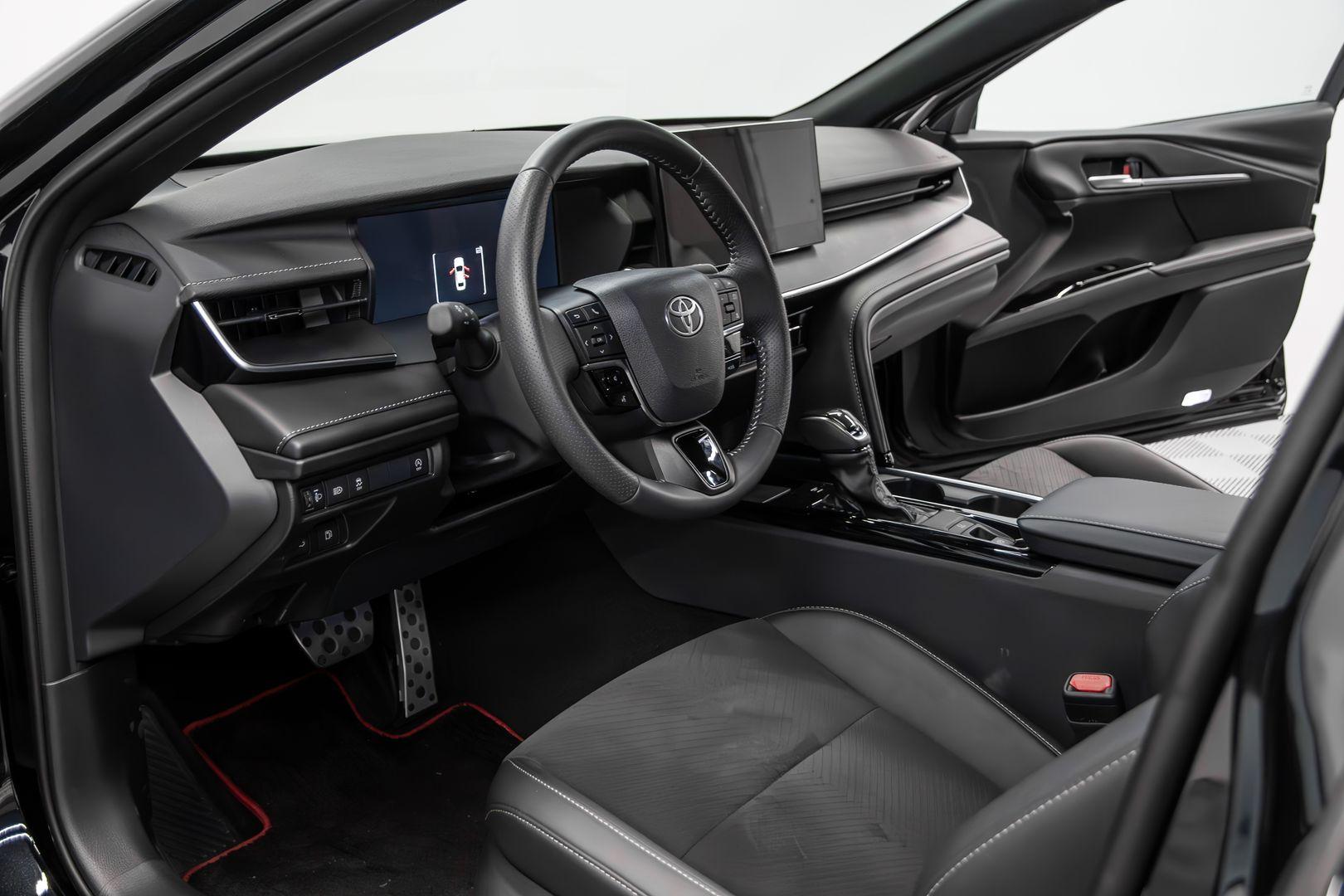 Toyota Camry 2024, черный
