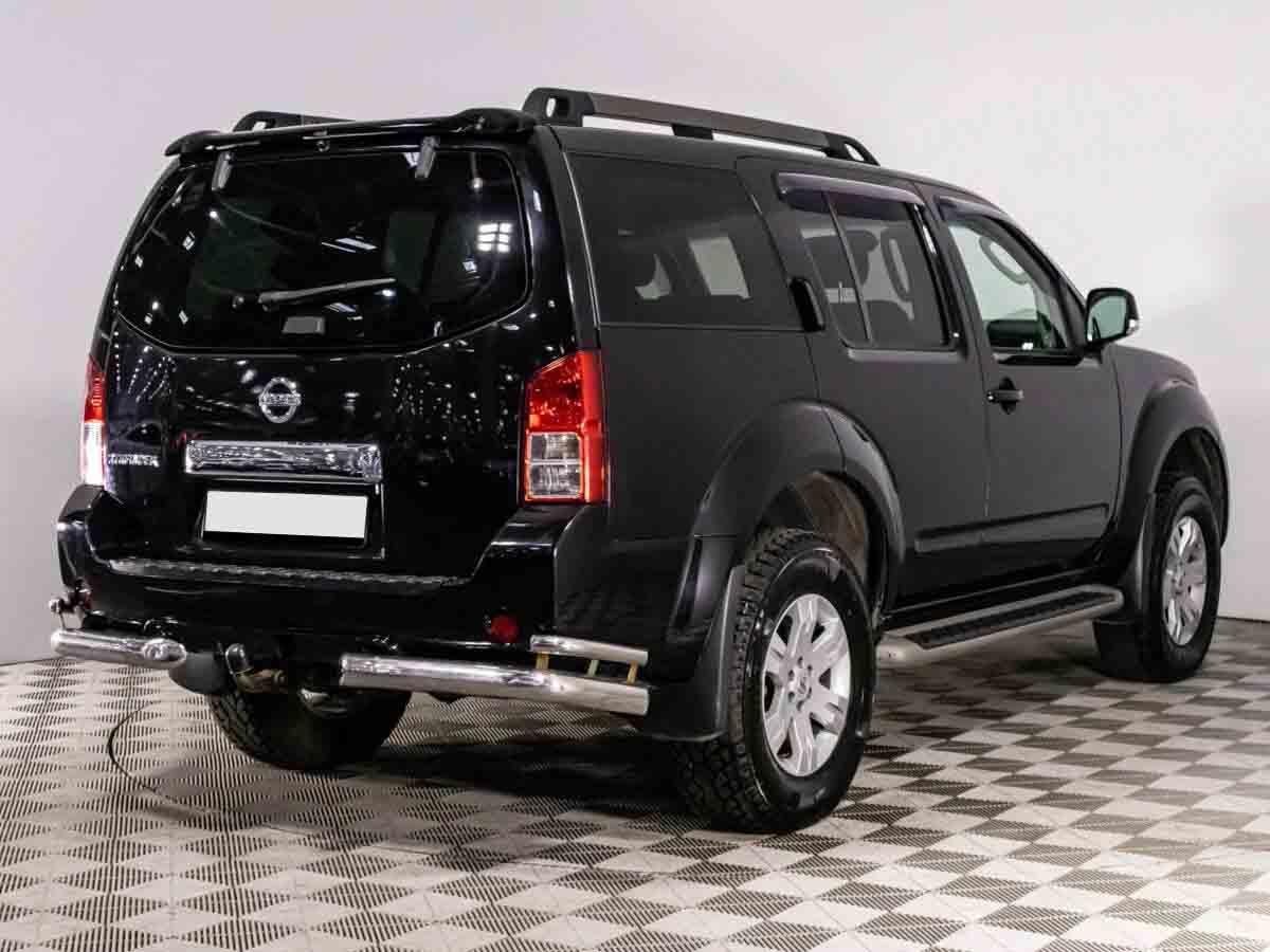 Nissan Pathfinder 2011, черный