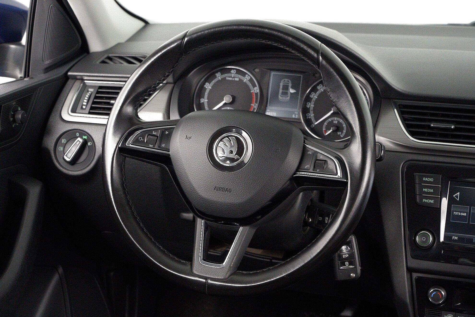 Skoda Rapid 2017, синий