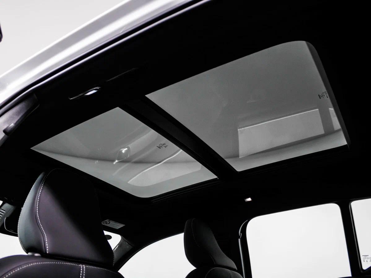 Volvo XC40 2024, белый