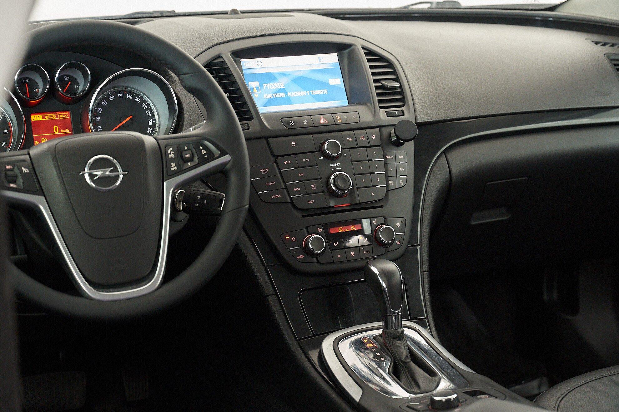 Opel Insignia 2012, черный