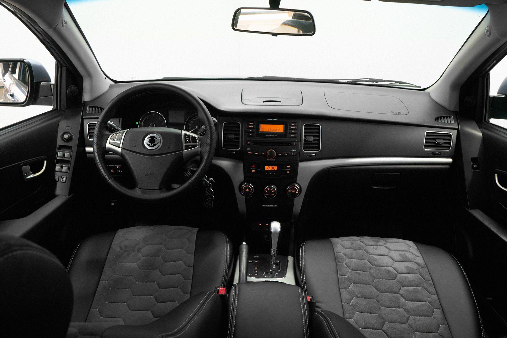 SsangYong Actyon 2011, серый