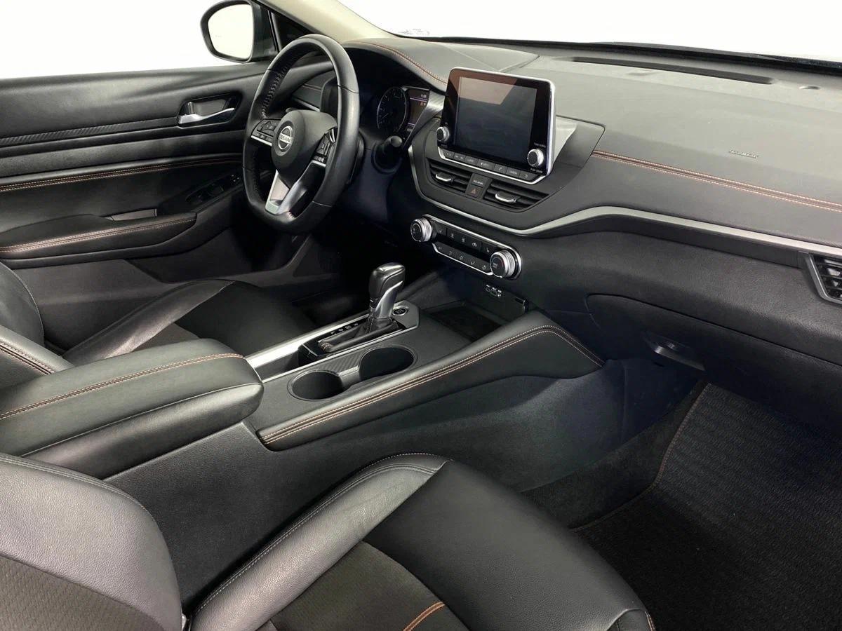 Nissan Altima 2020, черный