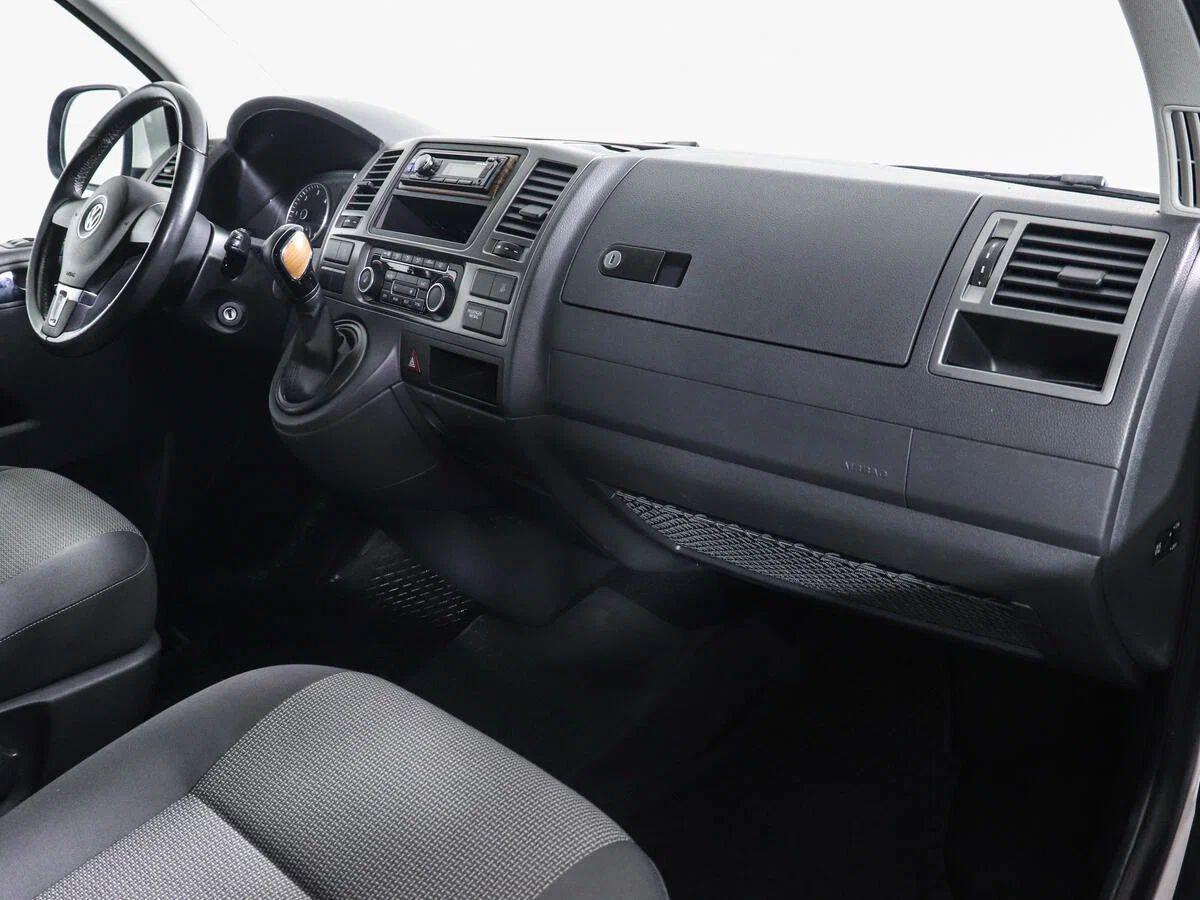 Volkswagen Multivan 2012, белый