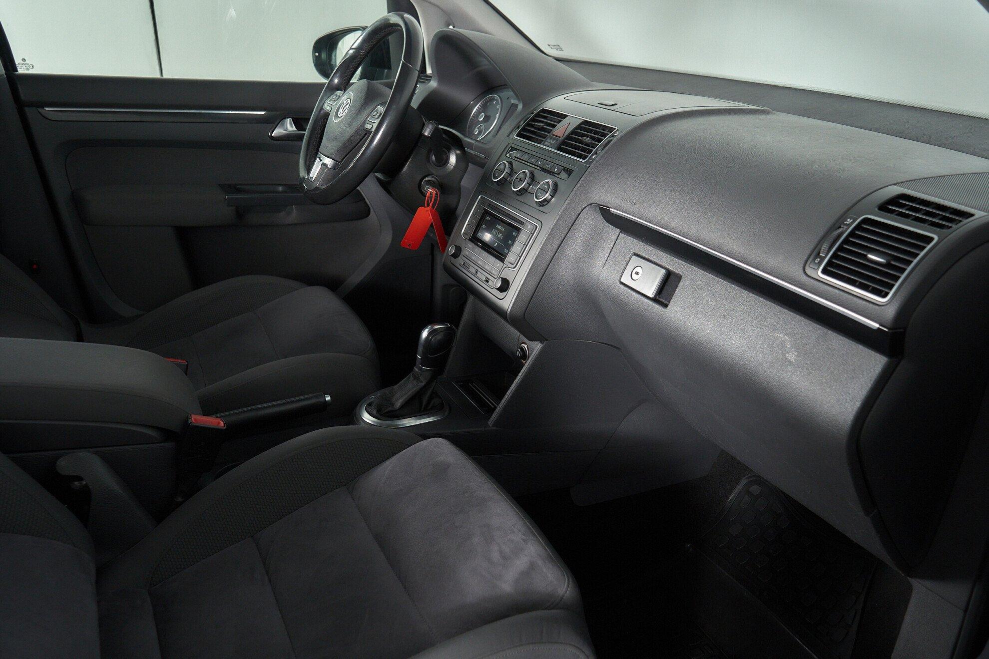 Volkswagen Touran 2012, черный