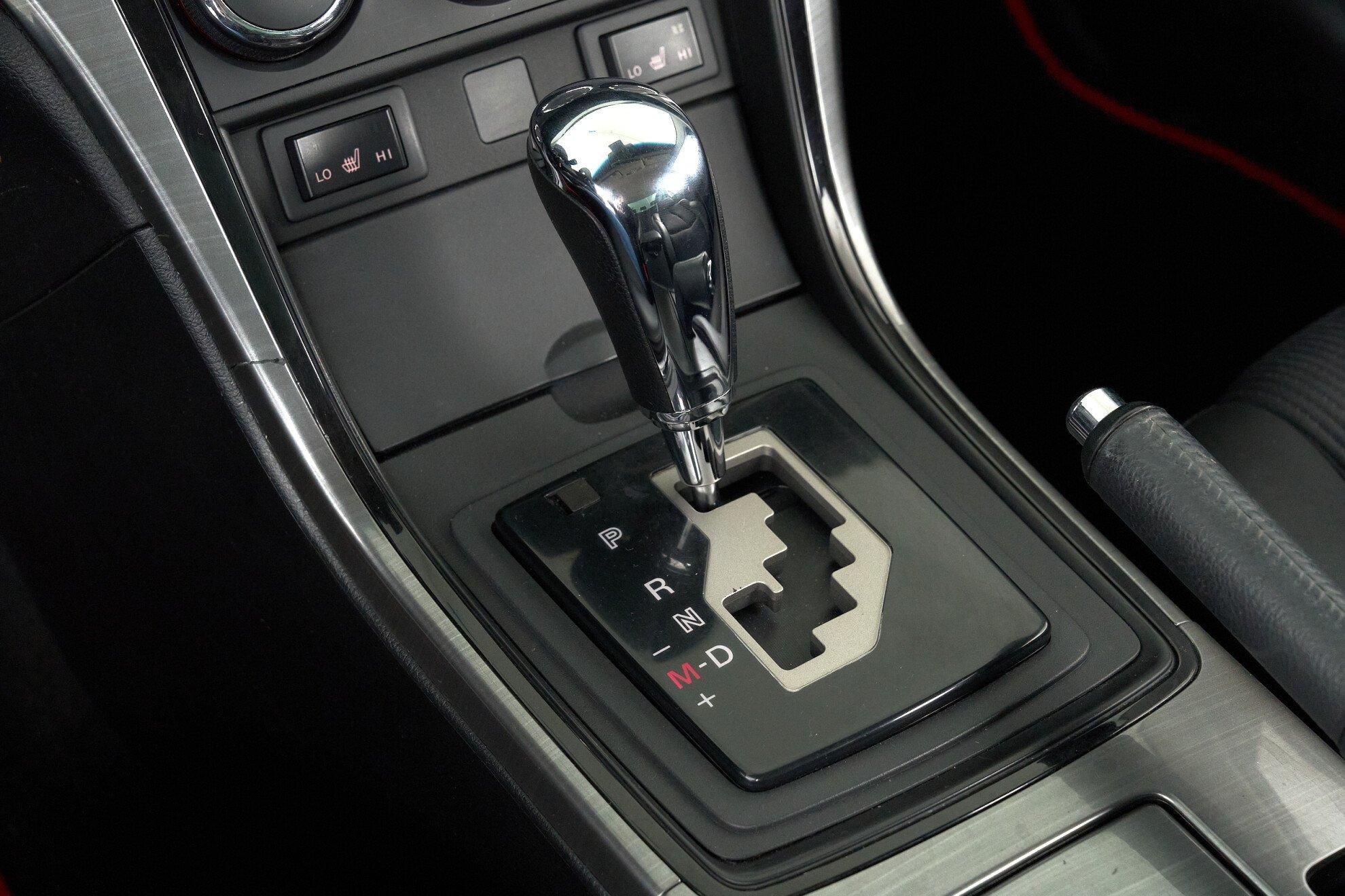 Mazda 6 2011, белый