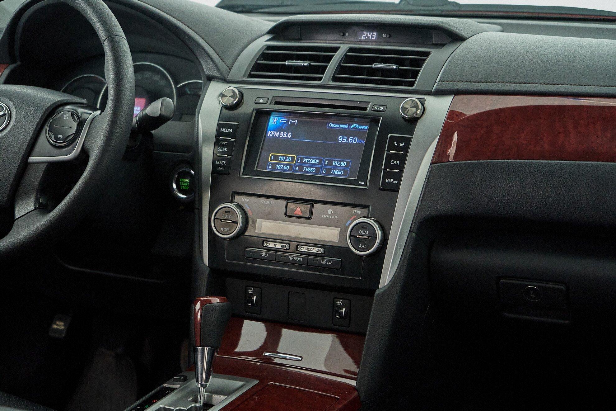 Toyota Camry 2013, серый