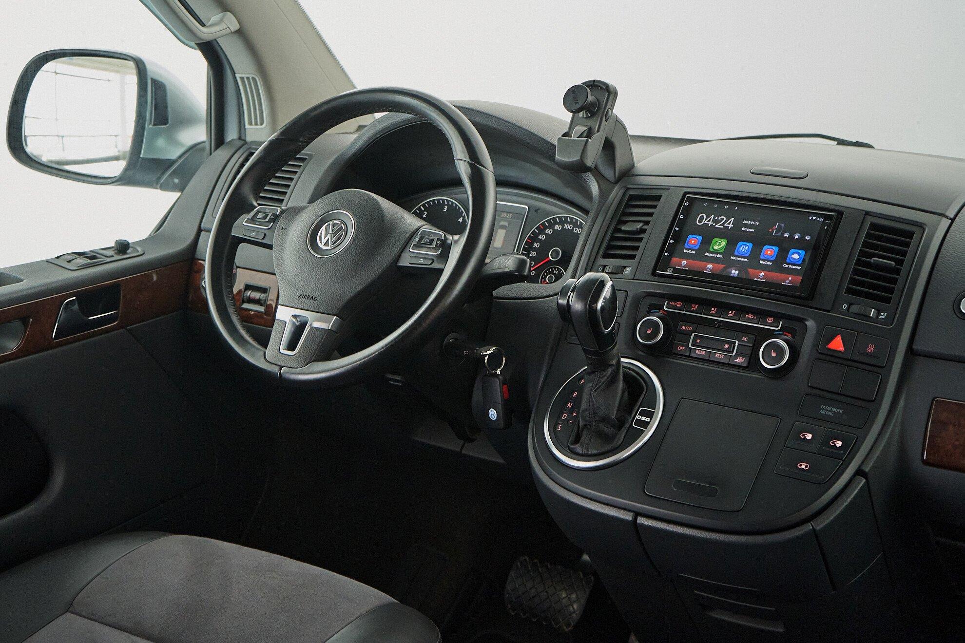 Volkswagen Multivan 2010, серебряный