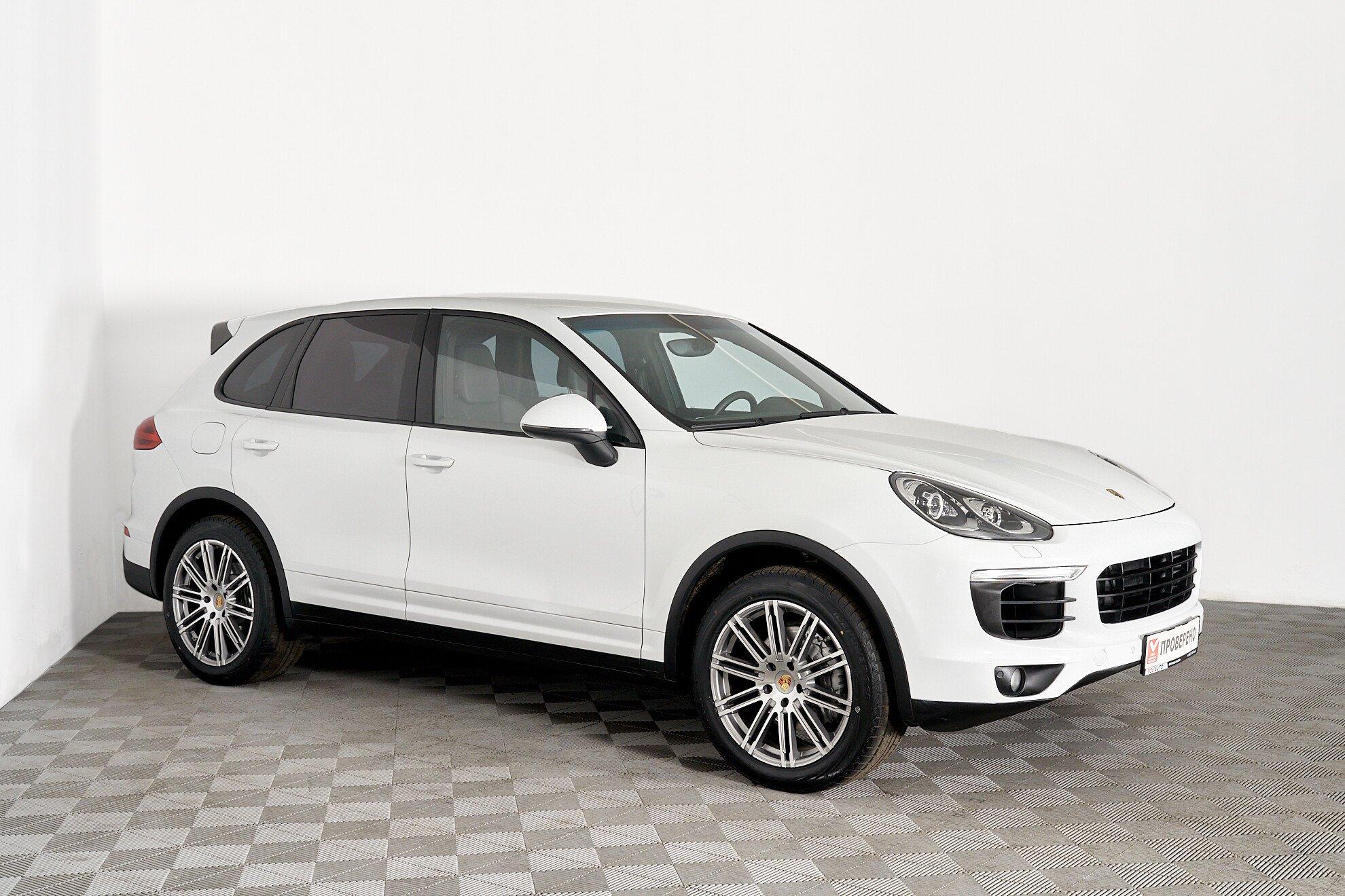 Porsche Cayenne 2016, белый