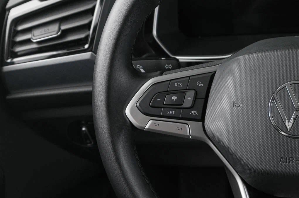 Volkswagen Jetta 2023, черный