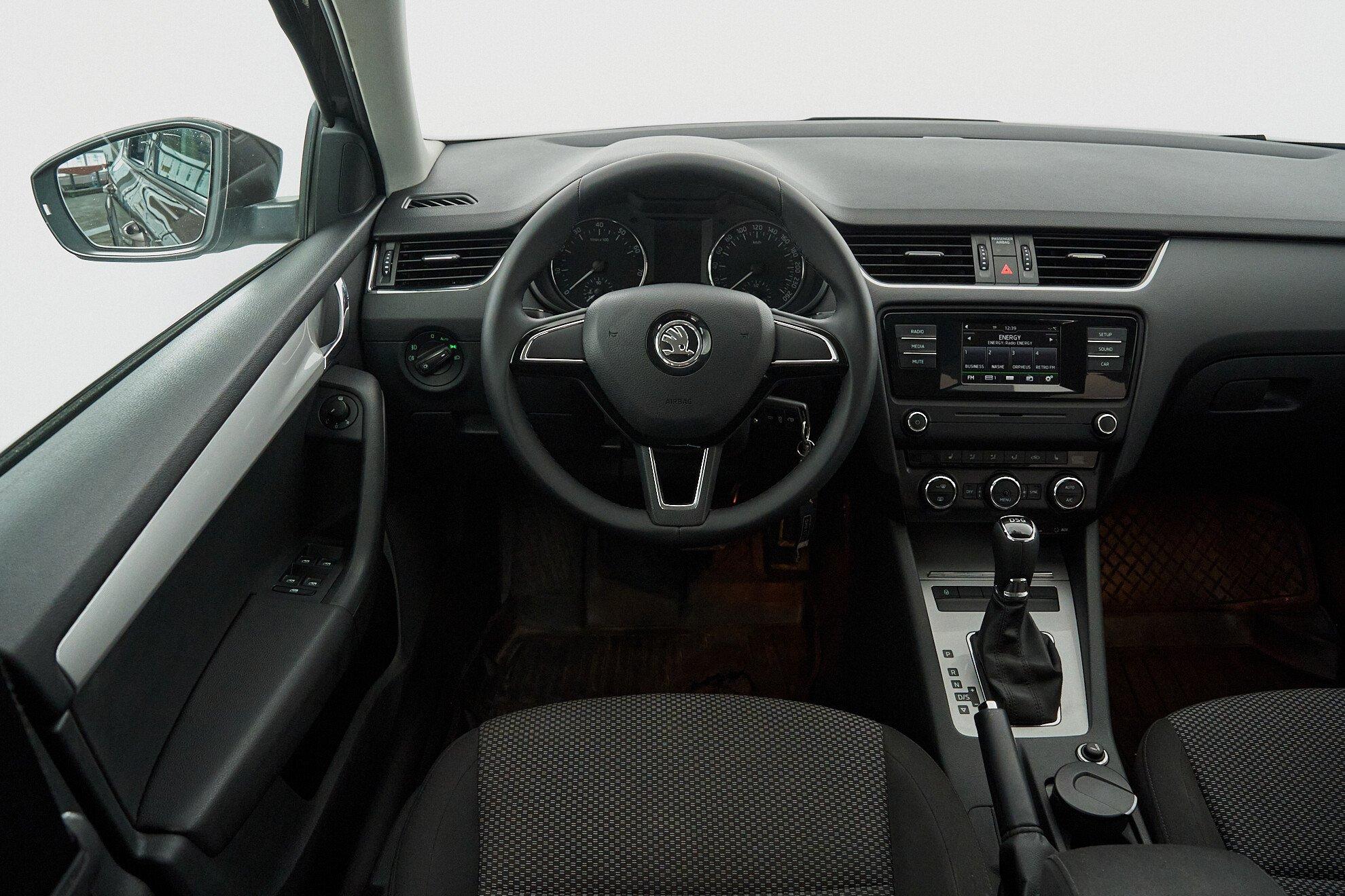 Skoda Octavia 2016, коричневый