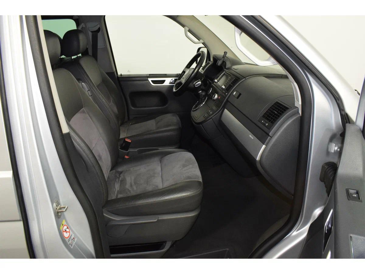 Volkswagen Multivan 2009, серебряный
