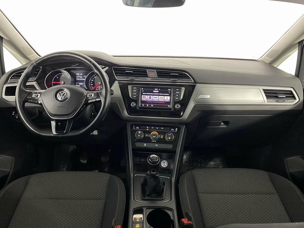 Volkswagen Touran 2018, белый
