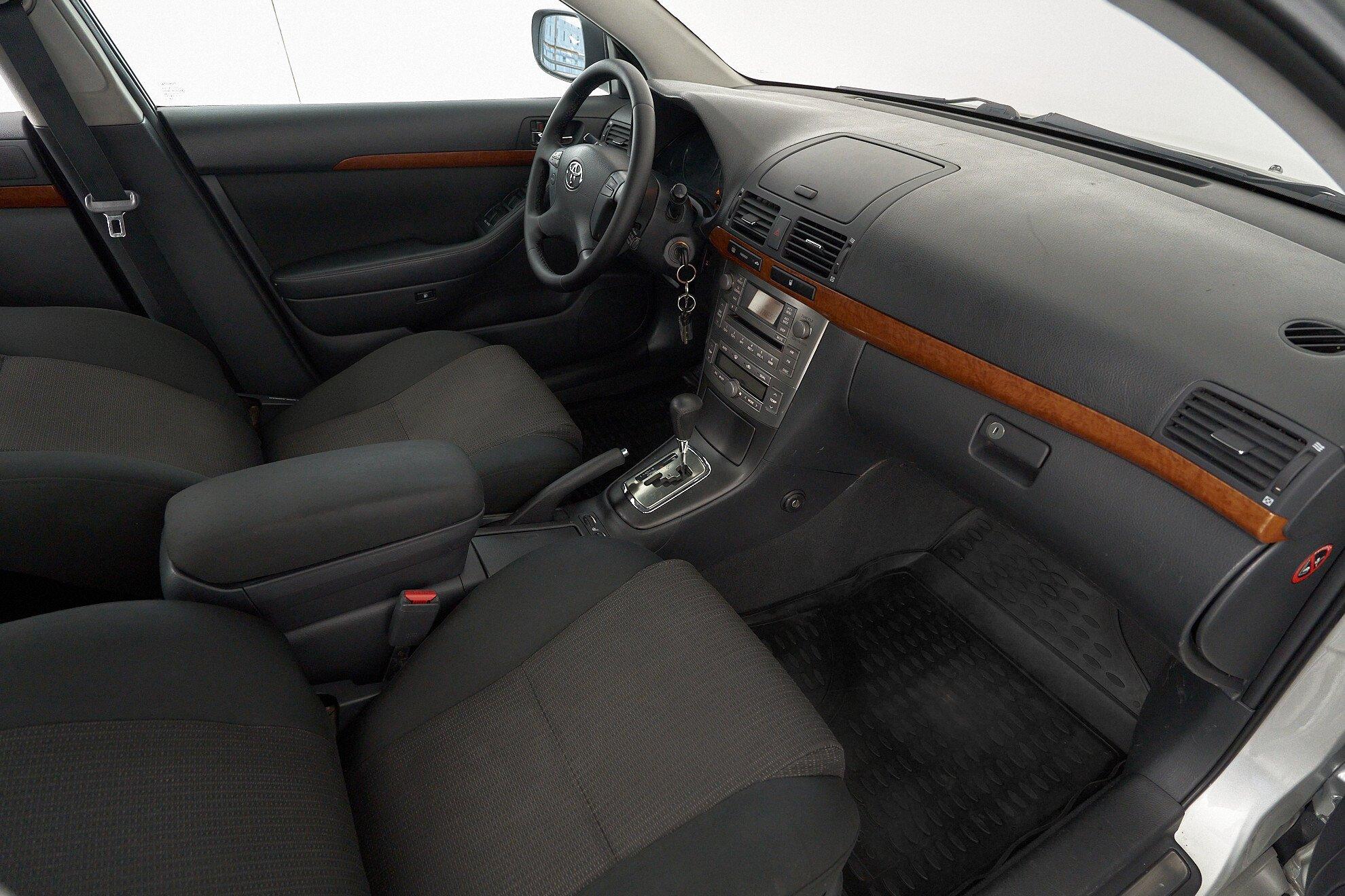 Toyota Avensis 2008, серебряный