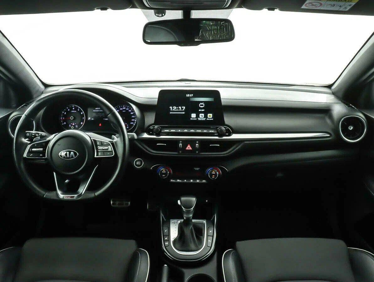 Kia Cerato 2021, красный