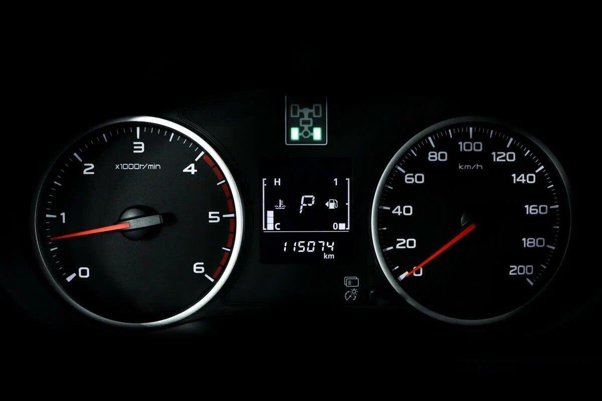 Mitsubishi L200 2016, серебряный
