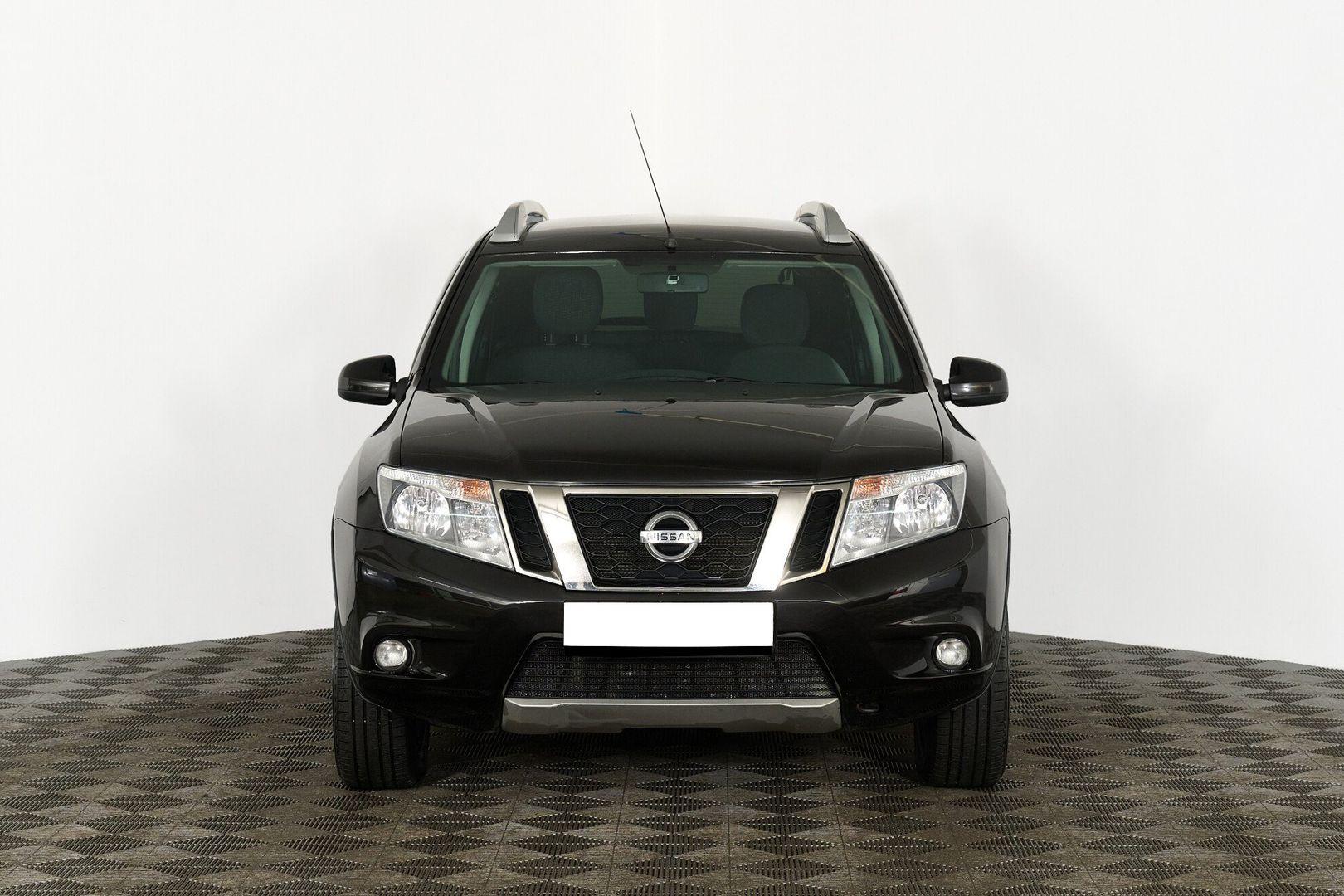Nissan Terrano 2015, черный