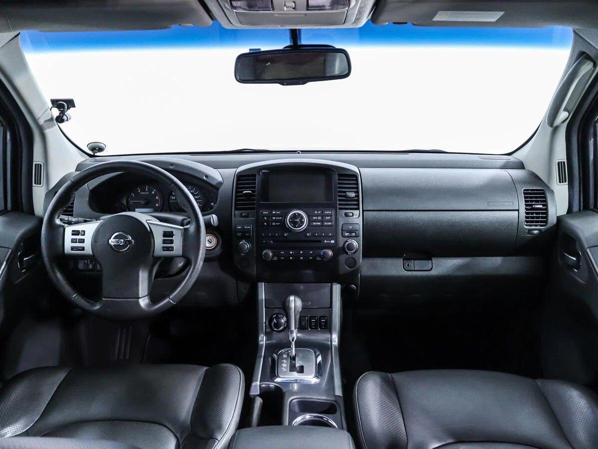Nissan Navara (Frontier) 2012, коричневый