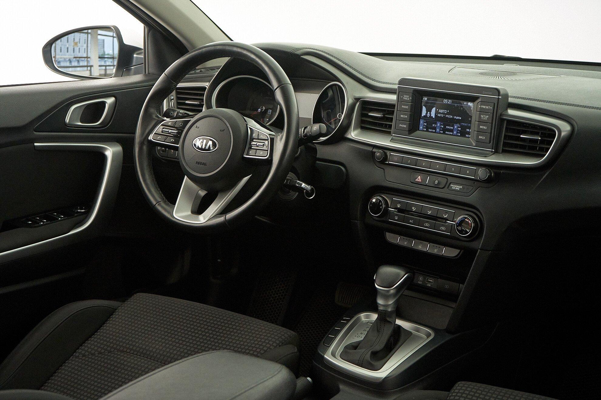 Kia Ceed 2018, белый