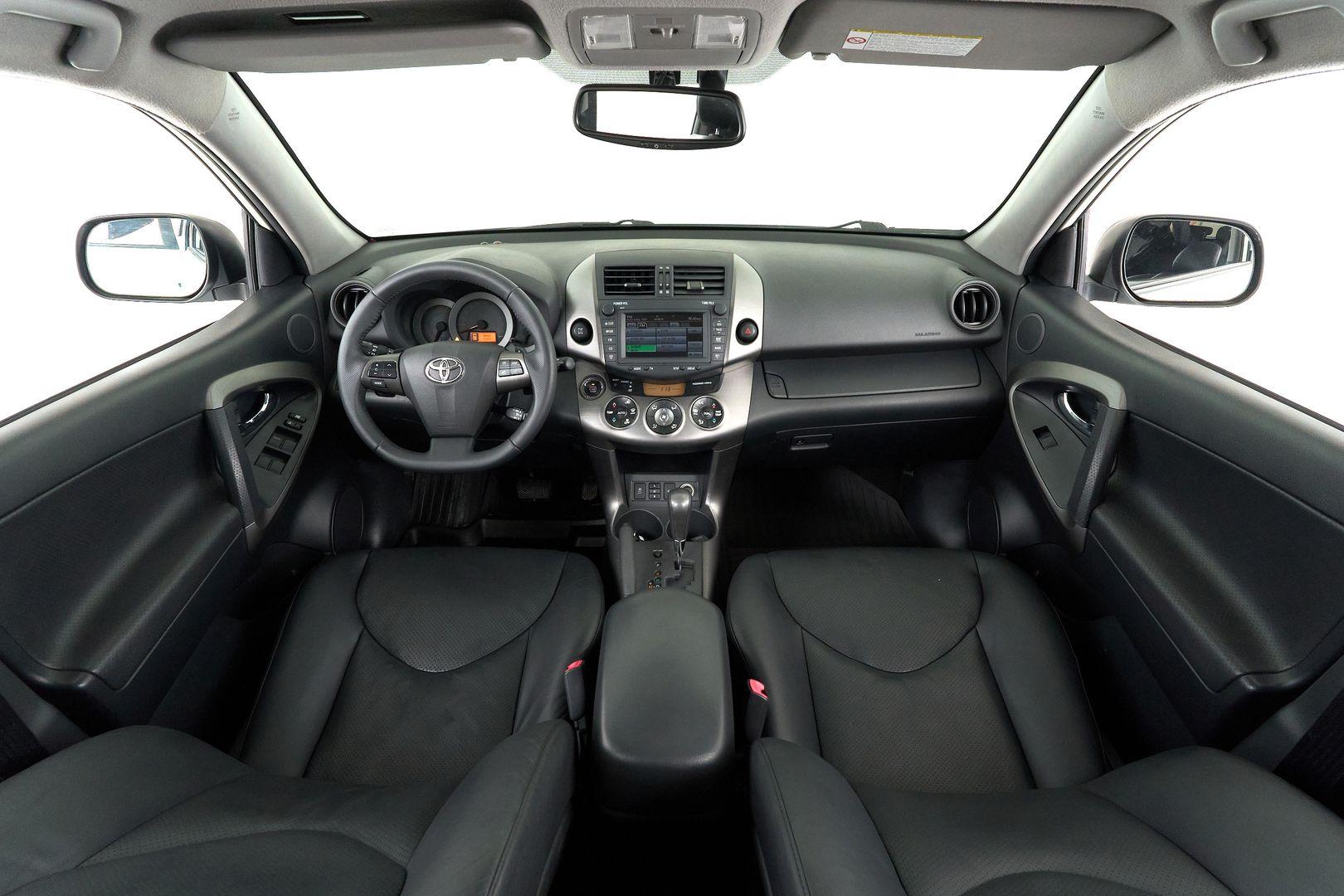 Toyota RAV4 2011, белый
