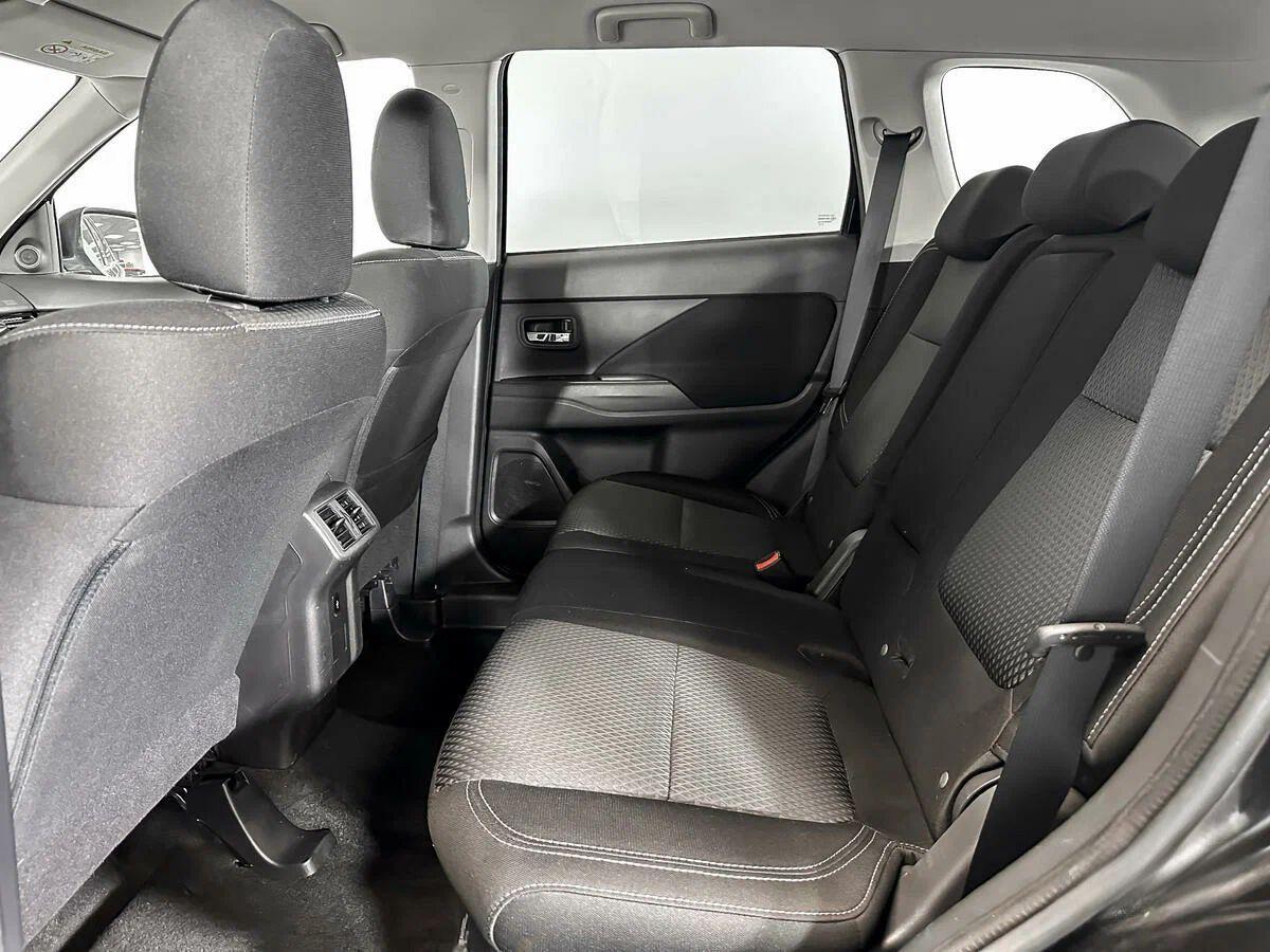 Mitsubishi Outlander 2019, черный