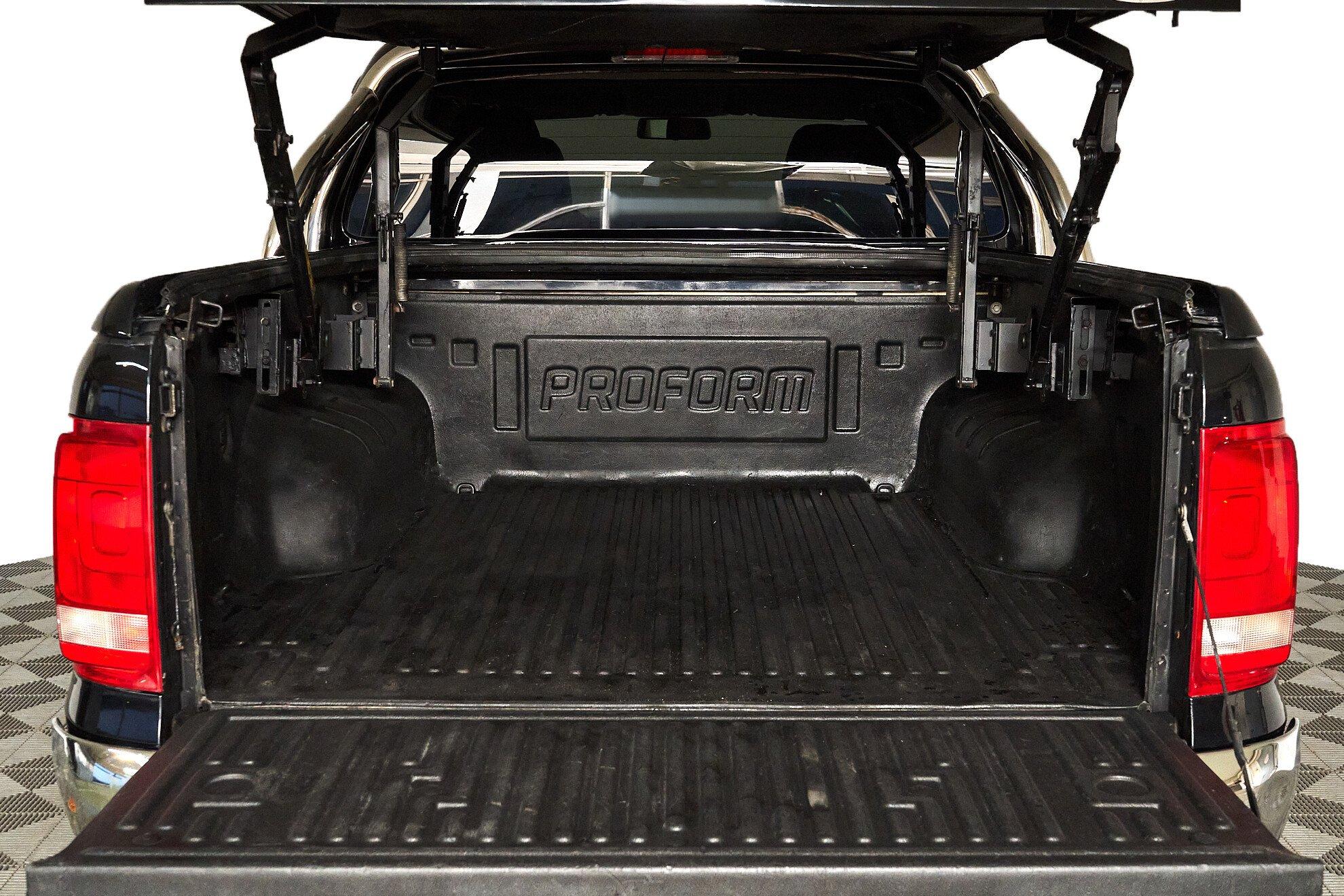 Volkswagen Amarok 2011, черный