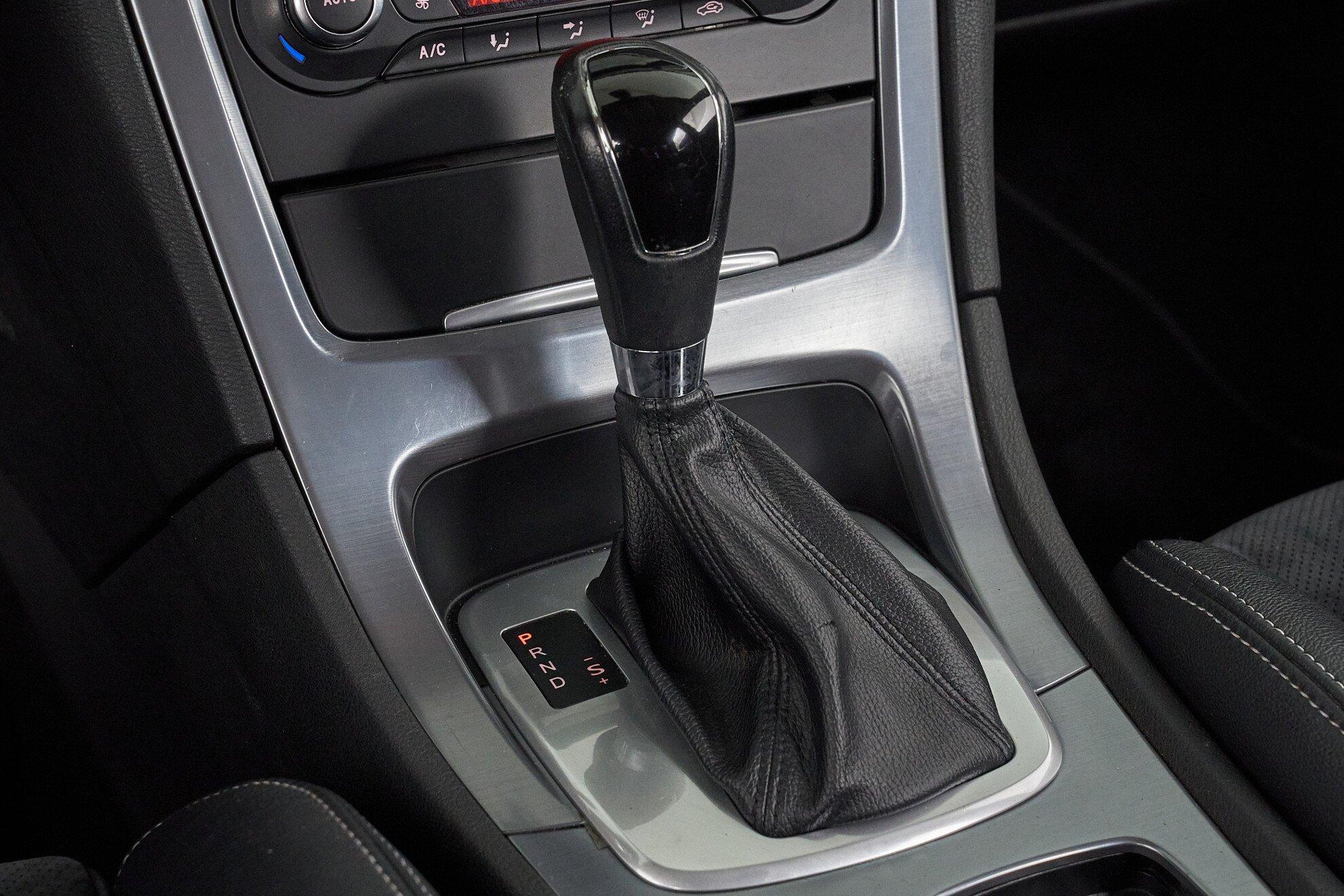 Ford Mondeo 2013, черный