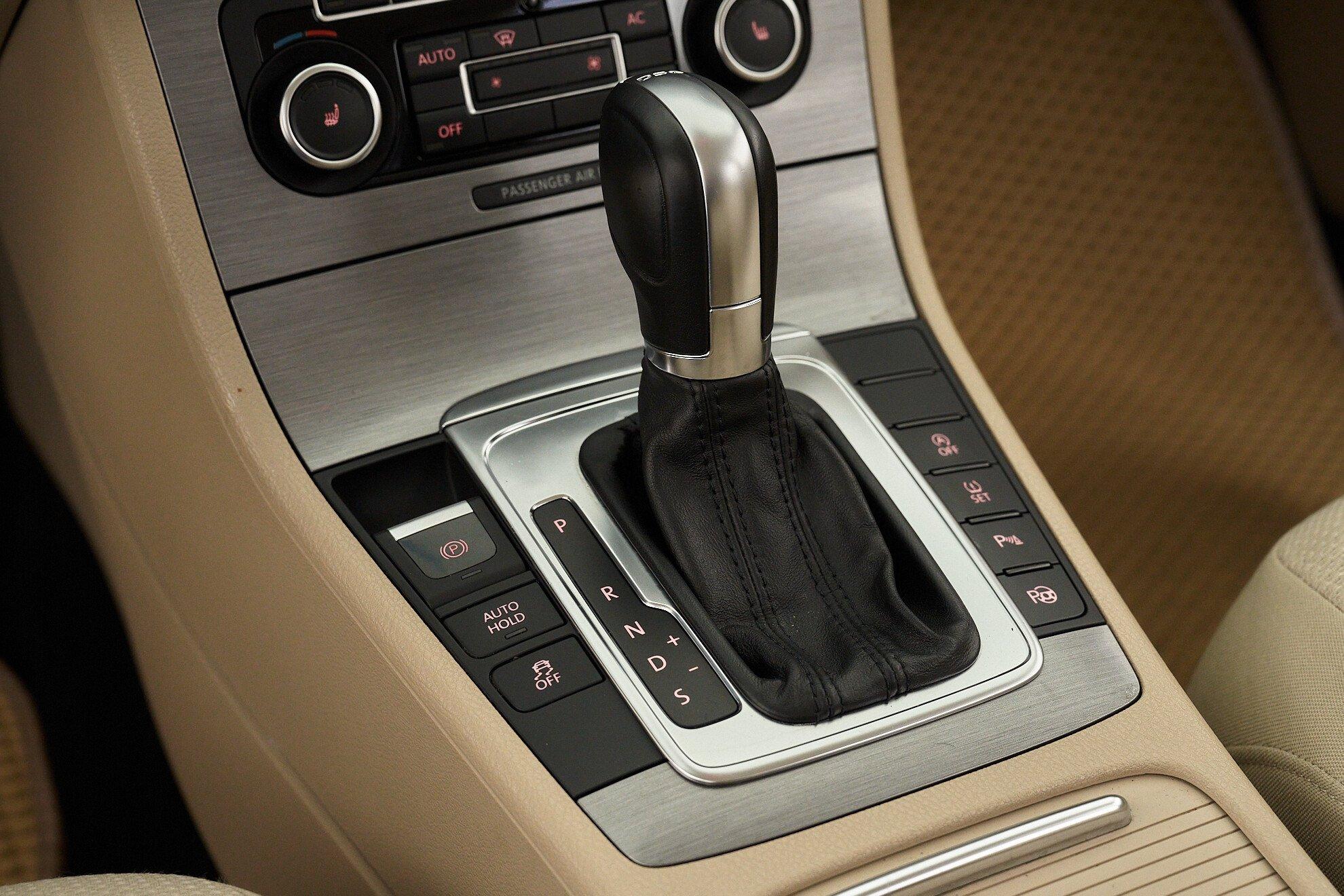 Volkswagen Passat 2012, серый