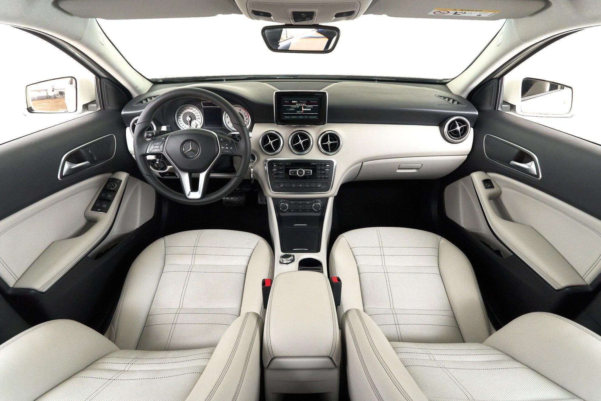 Mercedes-Benz A-Класс 2013, белый
