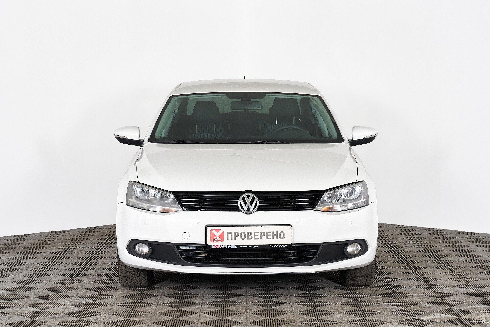 Volkswagen Jetta 2013, белый