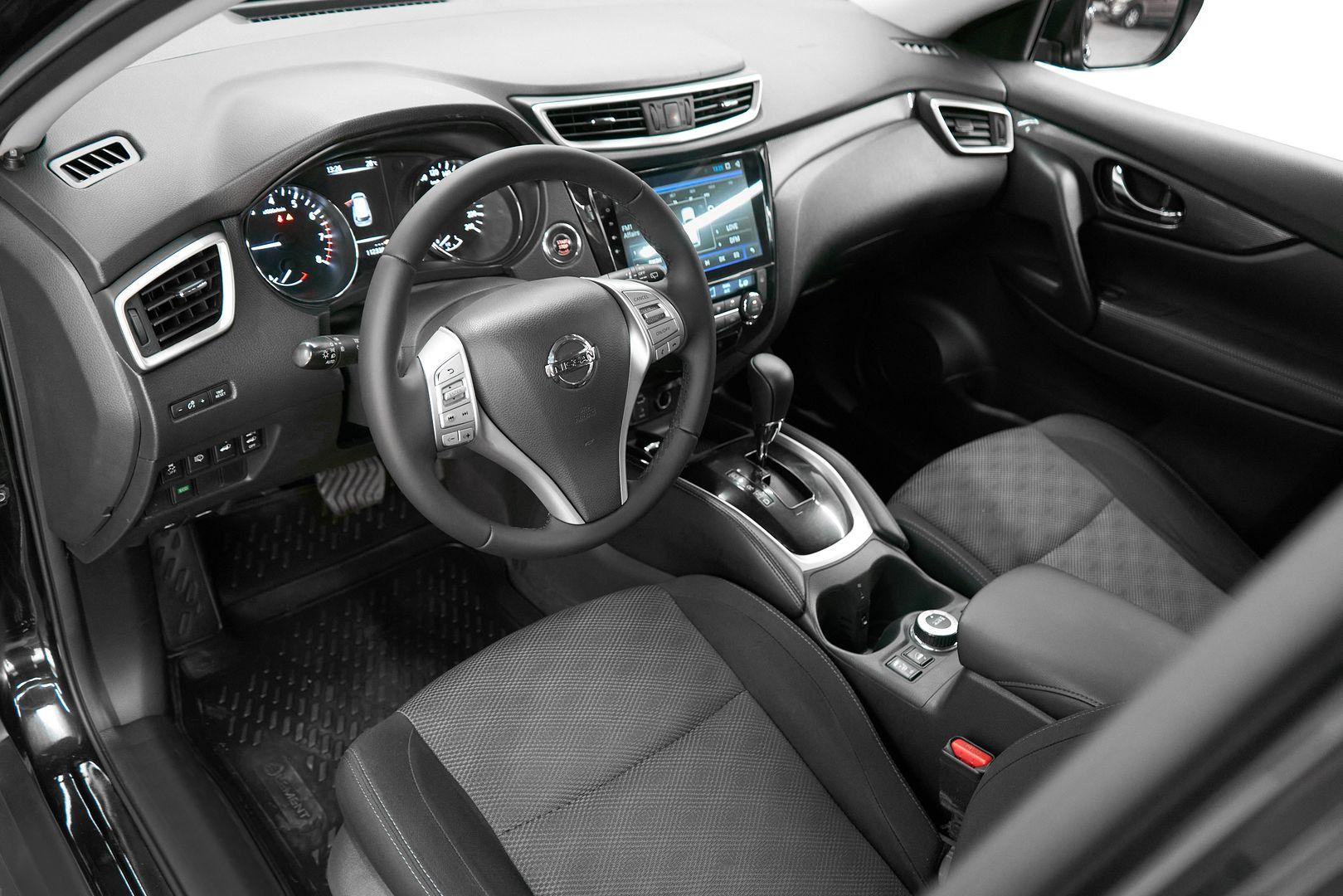 Nissan X-Trail 2018, черный