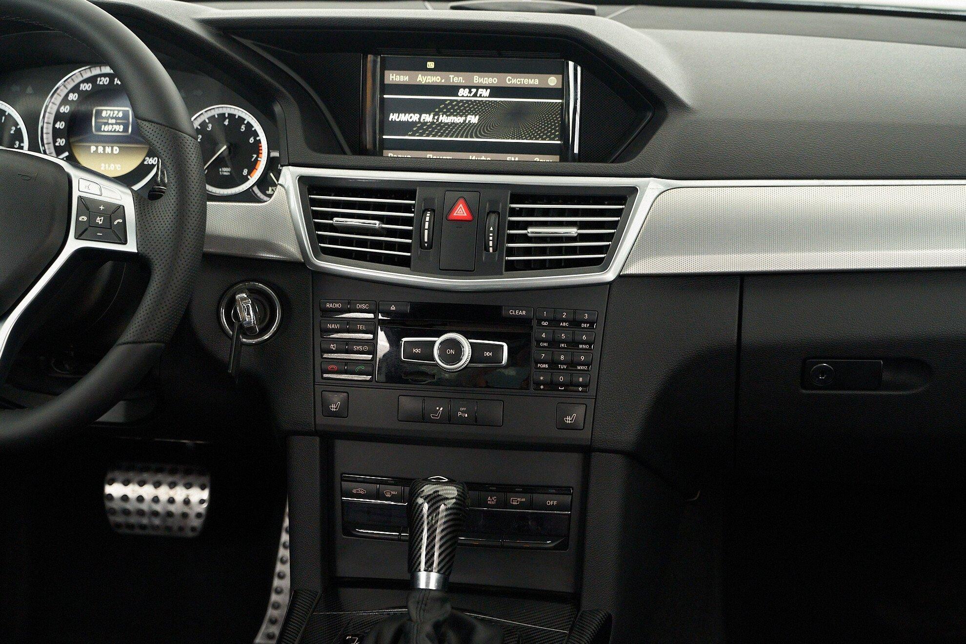 Mercedes-Benz E-Класс 2011, белый