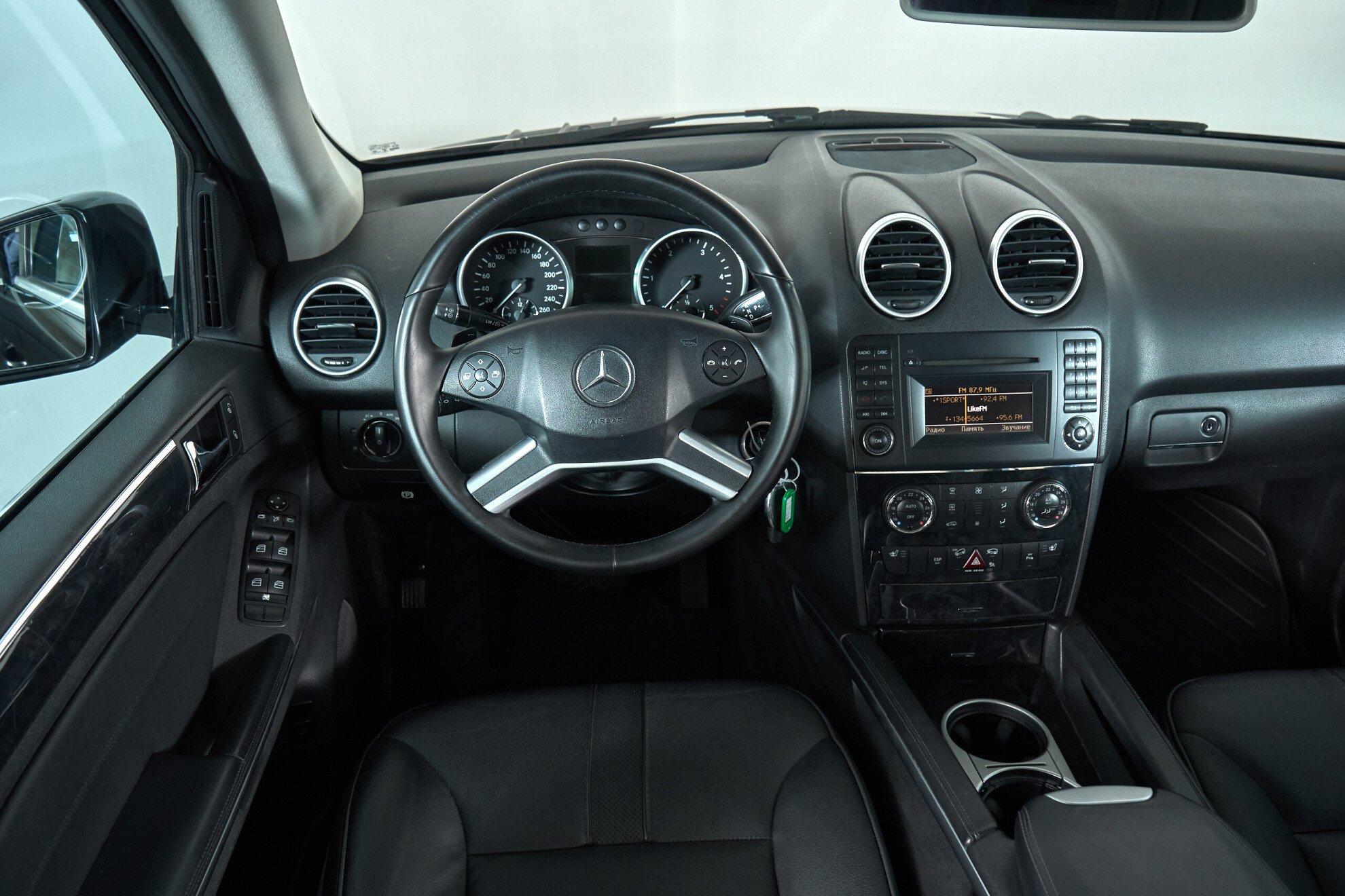 Mercedes-Benz M-Класс 2011, черный