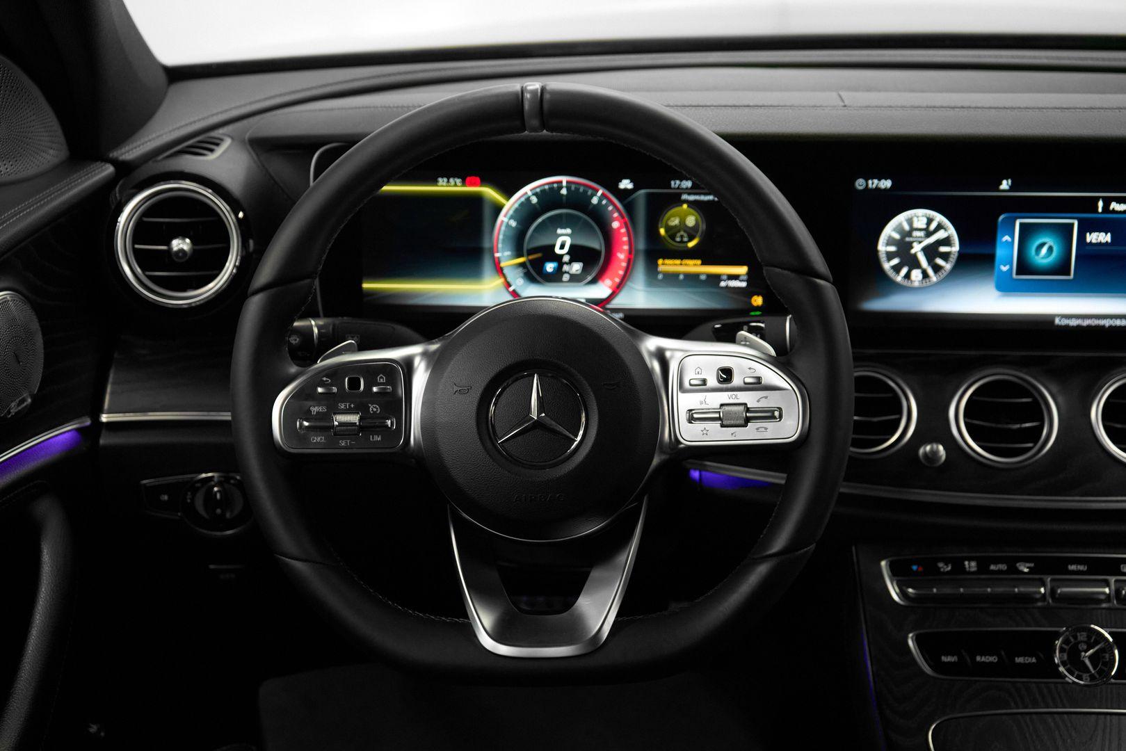 Mercedes-Benz E-Класс 2018, черный