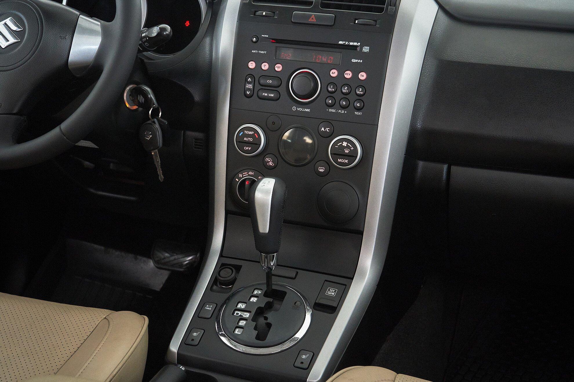 Suzuki Grand Vitara 2010, серебряный