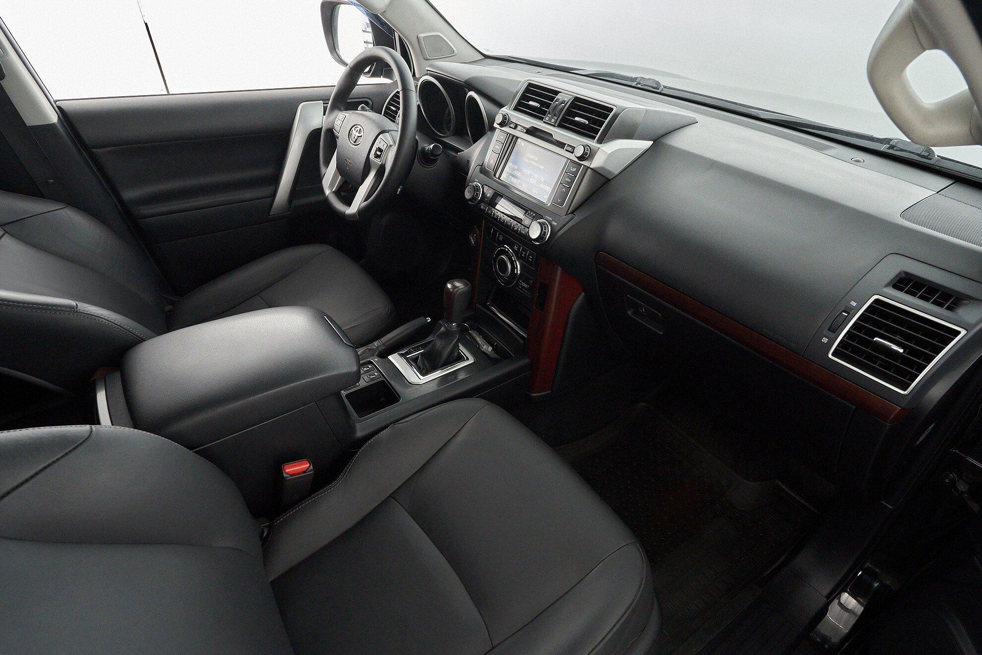 Toyota Land Cruiser Prado 2015, черный