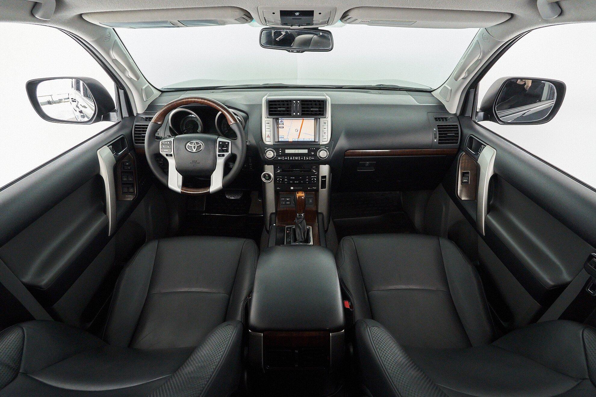 Toyota Land Cruiser Prado 2011, серый
