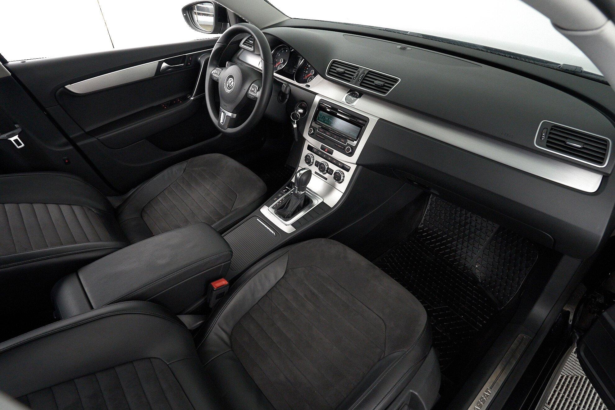 Volkswagen Passat 2011, черный