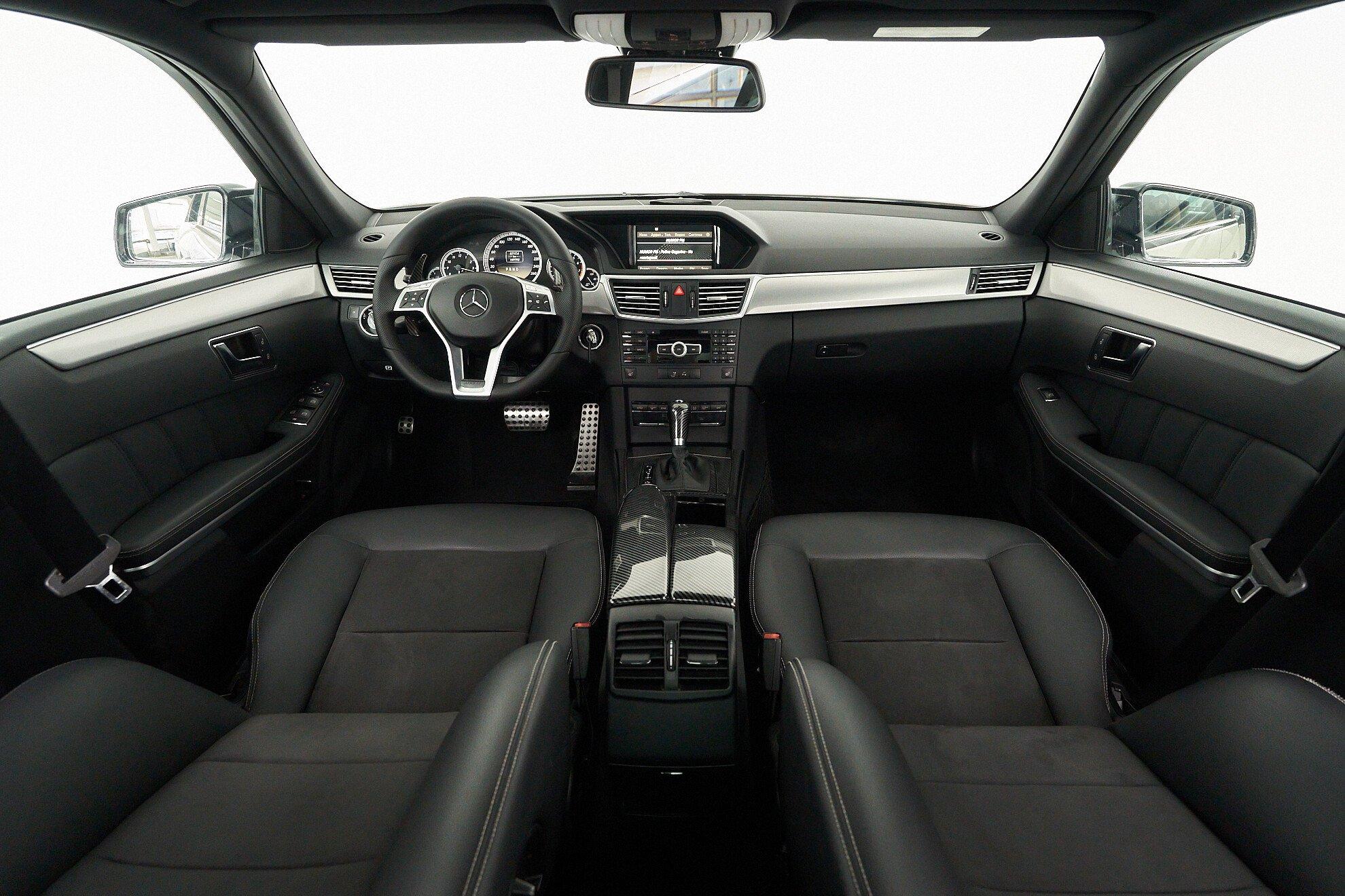 Mercedes-Benz E-Класс 2011, белый